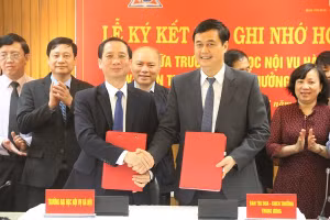 Đại diện Trường Đại học Nội vụ Hà Nội và Ban TĐKT Trung ương ký kết Bản ghi nhớ hợp tác.