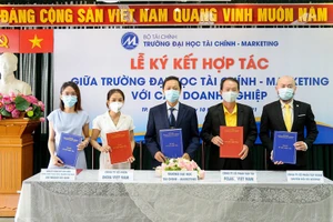 Đại diện UFM và các Doanh nghiệp ký kết hợp tác với nhau