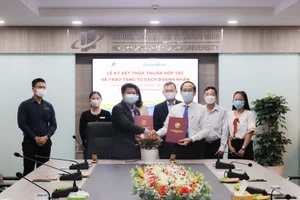 Hai bên cùng nhau ký kết hợp tác