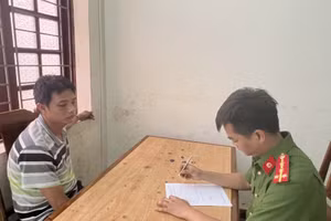 Nguyễn Danh Thao tại cơ quan công an. Ảnh: Công an Thanh Hóa cung cấp.