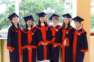 Các tân cử nhân khoa Giáo dục Mầm non, Trường Đại học Hồng Đức rạng ngời trong màu áo cử nhân.