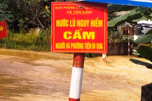 Ngầm tràn ở xã Tân Bình, huyện Như Xuân (Thanh Hóa) bị ngập sâu trong nước lũ.