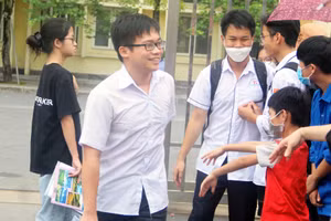 Thí sinh ở Thanh Hóa thoải mái sau khi kết thúc môn thi Ngữ văn.