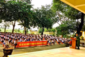 Học sinh Trường THCS Hà Bắc (Hà Trung, Thanh Hóa) tham gia hoạt động ngoại khóa “Nói không với tệ nạn ma túy”, năm học 2022-2023.