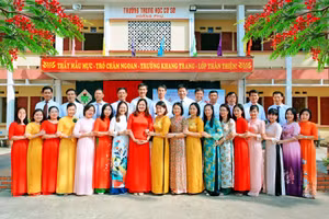 Tập thể cán bộ, giáo viên Trường THCS Hoằng Phụ (Hoằng Hóa, Thanh Hóa).