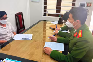 Ông Đàm Quang Thành khai báo tại Công an huyện Thường Xuân. Ảnh: Công an Thanh Hóa cung cấp.