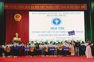 Học sinh Trường THCS thị trấn Hà Trung (Thanh Hóa) tham gia hội thi tìm hiểu sức khỏe sinh sản vị thành niên năm 2020.