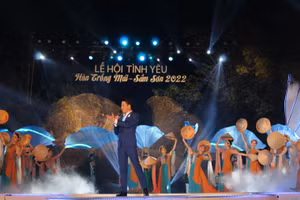 Màn trình diễn văn nghệ mở đầu Lễ hội Tình yêu – Hòn Trống Mái 2022 (TP Sầm Sơn, Thanh Hóa)