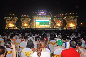 Hàng vạn người tham dự Lễ khai hè Sầm Sơn 2022.