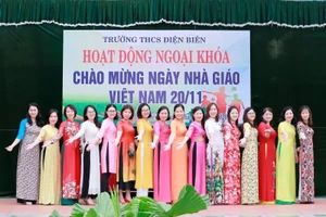 Tập thể giáo viên Trường THCS Điện Biên, TP Thanh Hóa tại một buổi hoạt động ngoại khóa dịp kỷ niệm Ngày Nhà giáo Việt Nam 20/11.