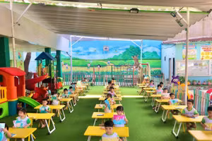 Rất nhiều phụ huynh và giáo viên mầm non trên địa bàn TP Hồ Chí Minh vui mừng khi trường mở cửa đón trẻ.