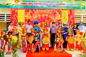 Việc tổ chức giỗ Quốc tổ Hùng Vương giúp học sinh tìm hiểu cội nguồn dân tộc và phát huy truyền thống “uống nước nhớ nguồn”.