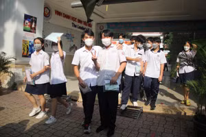 Thí sinh tại điểm thi Trường THCS Trần Văn Ơn.