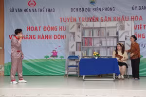 Chương trình sân khấu hóa đã truyền tải nhiều nội dung cơ bản của Luật Phòng, chống bạo lực gia đình cho các em học sinh.