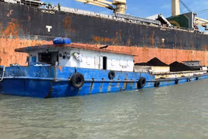 Phương tiện sang mạn 900 tấn than không rõ nguồn gốc bị tạm giữ. 