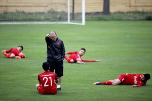 Ông Park lo lắng cho học trò vì V.League sử dụng 3 ngoại binh