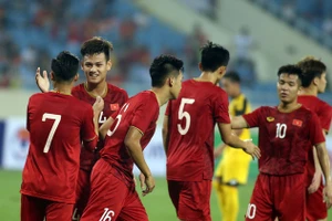 Cầu thủ U23 VN ăn mừng bàn thắng trong trận đấu với U23 Brunei mà không có tên trên áo