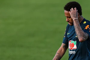 Neymar tiếp tục đối mặt với bê bối