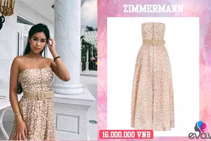 Mới đây, cô nàng cũng khoe dáng với váy hoạt tiết da beo trị giá 16 triệu đồng để làm điệu bên hiên nhà.