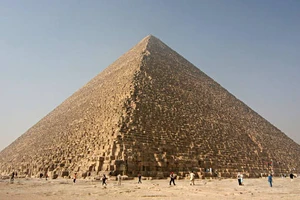 Kim tự tháp Giza.