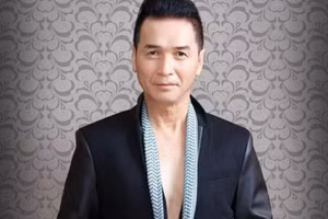 Danh ca Nguyễn Hưng tên thật là Nguyễn Từ Hưng, sinh năm 1957 trong một gia đình có truyền thống nghệ thuật, với mẹ là Ánh Tuyết – nữ vũ sư nổi tiếng của thập niên 1950, 1960 (Ảnh: FB nhân vật).