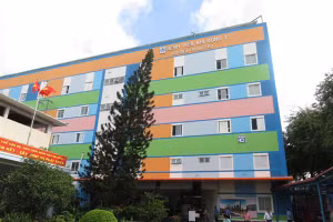 26 trẻ em được đưa vào Bệnh viện Nhi đồng 1 do ngộ độc thực phẩm. Ảnh: Anh Thư.