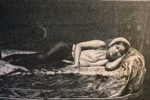 Một phi tần. Ảnh: Charles Hocquard.