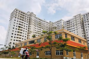 Khu tái định cư Bình Khánh, Quận 2, TPHCM vẫn khá thưa vắng người ở và sinh sống.