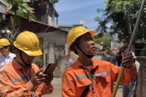 Hóa đơn điện tăng đột biến khiến người dân có ý kiến về khâu quản lý. Ảnh minh họa