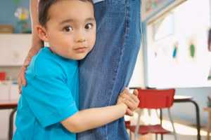 Cha mẹ cần biết những kỹ năng mà con trẻ cần khi tiếp cận người lạ.