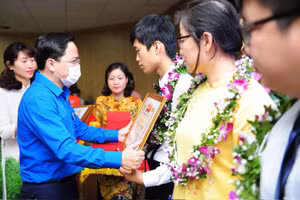 Bùi Hồng Đức được bình chọn là 1 trong 10 gương mặt trẻ Việt Nam triển vọng năm 2019. Ảnh: Việt Cường