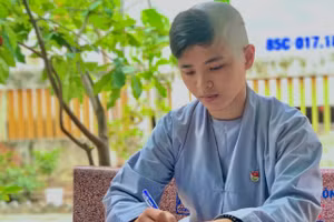 Những lúc rảnh, Cẩm Vân thường viết chuyện, thơ...	Ảnh: Duy Quan