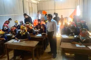 Một lớp “xóa mù” ở huyện Mù Cang Chải.