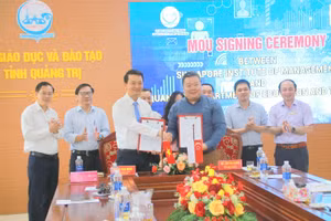 Buổi ký kết biên bản ghi nhớ hôm nay mở ra giai đoạn mới trong quá trình hợp tác giữa 2 đơn vị là Sở GD&ĐT Quảng Trị với học viện quản lý giáo dục Singapore.