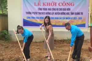 Đại diện các đơn vị thực hiện nghi thức khởi công.