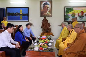 Lãnh đạo Ban Dân vận T.Ư thăm Ban Trị sự GHPG Việt Nam Quảng Bình.