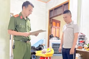 Đối tượng bị bắt tạm giam để điều tra. (Ảnh: Trần Tuấn).