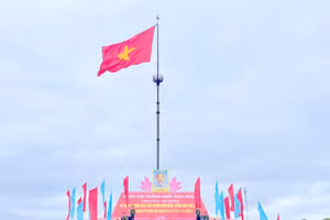Thiêng liêng Lễ thượng cờ ở ‘Vĩ tuyến 17’