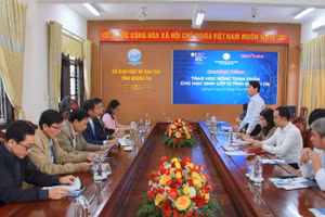 Lãnh đạo Sở GD&ĐT Quảng Trị trao đổi thông tin với Trường Đại học Quốc tế Miền Đông.