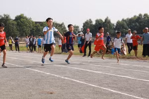 Học sinh Quảng Trị tham gia hội thi thể thao.