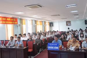 Lễ phát động học sinh, sinh viên nghiêm chỉnh chấp hành pháp luật về An toàn giao thông.