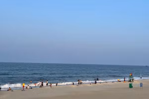 Nam học sinh bị sóng cuốn tử vong khi đi tắm biển cùng bạn.