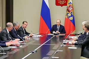 Tổng thống Nga Vladimir Putin và Thủ tướng Nga Dmitry Medvedev tại cuộc họp với các thành viên thường trực của Hội đồng Bảo an Nga.