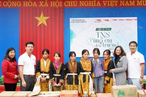 Doanh nghiệp đạt Sao Vàng Đất Việt với hành trình “TNS cùng em đến trường”