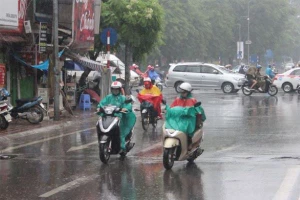 Mưa dông trên khu vực nội thành Hà Nội (Ảnh minh họa)