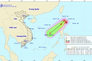 Bão KALMAEGI đang tiến vào Biển Đông với sức gió mạnh cấp 11, giật cấp 13