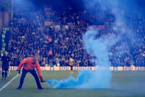 Bruyne ghi 4 bàn, Man City chạm một tay vào chức vô địch Premier League