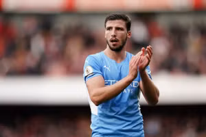 Man City nhận ‘hung tin’ trước thềm derby Manchester