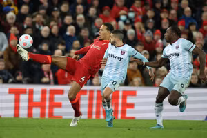 Ngôi sao Liverpool lập kỷ lục chưa từng thấy tại Ngoại hạng Anh 