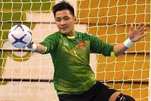 Thủ môn Hồ Văn Ý thi đấu nổi bật trong màu áo tuyển Futsal Việt Nam.